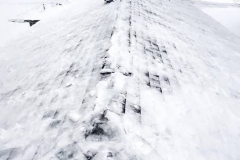 Snow removal from the roof of a private house